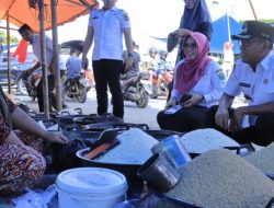 Pastikan Ketersediaan Bahan Pokok di Bulan Ramadhan, Pj. Bupati Takalar Lakukan Sidak Pasar