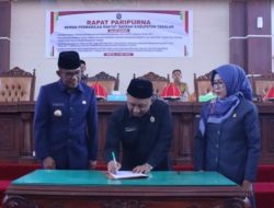Pj. Bupati Takalar Hadiri Rapat Paripurna DPRD dalam Rangka Pembahasan LKPJ Tahun 2023 dan Ranperda Perubahan Keempat atas Perda No 7 Tahun 2016