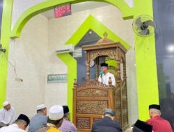 Pastikan Penyaluran Paket Sembako Terarah, Pj. Bupati Takalar didampingi Pj. Ketua TP. PKK Tarwih Bersama Mayarakat Miskin Ekstrim di Galesong Selatan