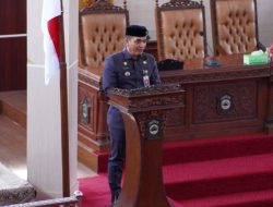 Hadiri Rapat Paripurna DPRD, Sekda Takalar Serahkan Dokumen Rancangan Perubahan KUA-PPAS TA 2024