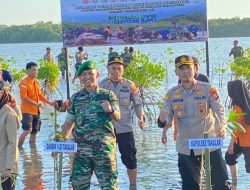 Kapolres Takalar dan Forkopimda Hadiri Puncak Penanaman Mangrove Nasional bersama Jajaran TNI