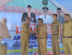 Penjabat Bupati Takalar Dr. Setiawan Aswad meresmikan pembukaan Tiga pasar harian yang ada di Takalar