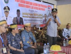 Pj. Bupati Takalar serahkan Bantuan Sarana dan Prasarana Budidaya Rumput Laut kepada Masyarakat Marbo