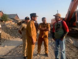 Pj. BUPATI TAKALAR TINJAU PEMBANGUNAN TANGGUL DI DESA POPO DAN KANAENG