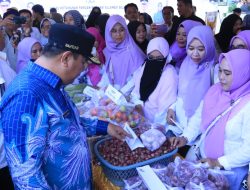 Cegah Inflasi, Pj Gubernur bersama Pj Bupati Takalar Tinjau Kegiatan Pasar Murah