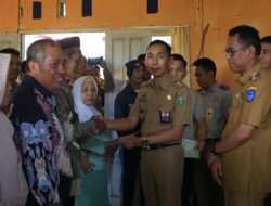 Dalam Rangka Hari Jadi Kab. Takalar ke-64, Pj. Bupati serahkan 110 Sertifikat Gratis untuk Warga Takalar