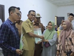 Tingkatkan Kesejahteraan Masyarakat, Pj. Bupati Takalar serahkan beberapa Bantuan di Kecamatan Mangarabombang