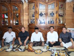 Didampingi Eks Wabup Sidrap, Azhar Silaturahmi ke Pamangku Adat di Desa Otting