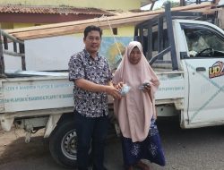 Kades Kampung Beru Galesong Berikan Bantuan Untuk Warga Korban Puting Beliung