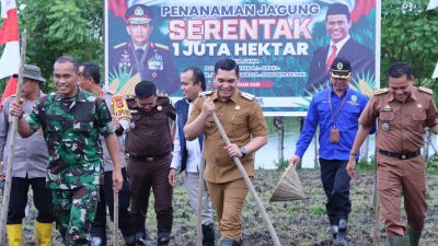 Dukung Swasembada Pangan, Pj. Bupati Takalar Bersama Forkopimda Lakukan Penanaman Jagung Serentak