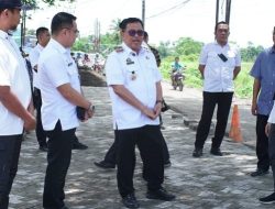 Peduli Keselamatan Masyarakat Takalar, Bupati Takalar Tinjau Perbaikan Jalan Poros Galesong Utara