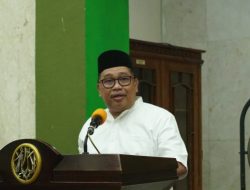 Tarwih Perdana Bersama Warga Takalar, Pemerintah Kab. Takalar Beri Kejutan Hibah Rp100 Juta untuk Masjid Agung