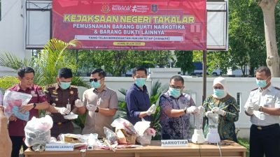 Kejari Takalar Musnahkan Barang Bukti Perkara Tindak Pidana yang Telah Inkracht